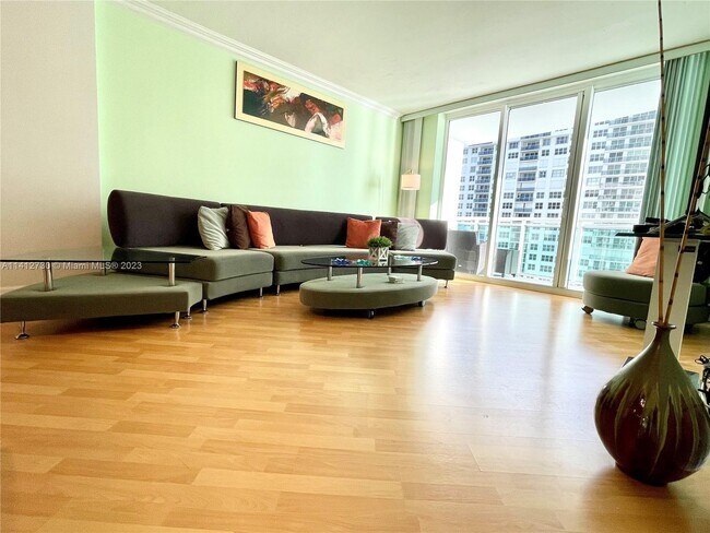 Building Photo - 3001 S Ocean Dr
