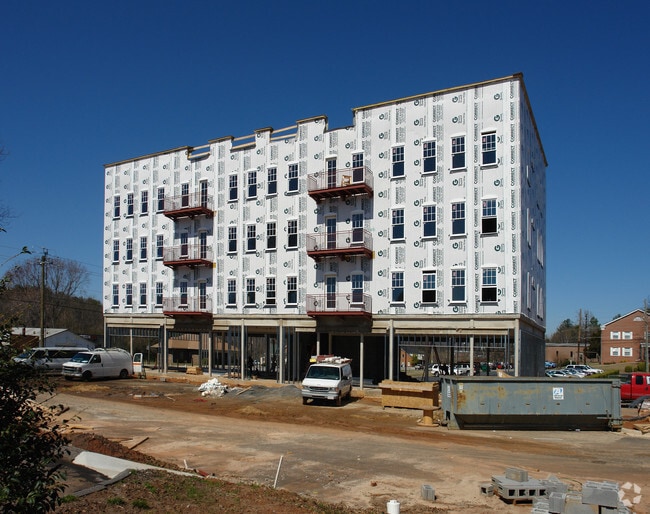 Building Photo - Cumming Station