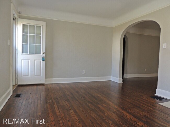 Foto del edificio - 3 br, 1 bath House - 206 Keeble Ave.