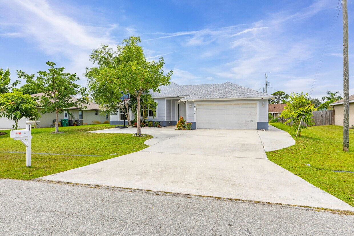 Foto principal - 2134 SE Bowie St