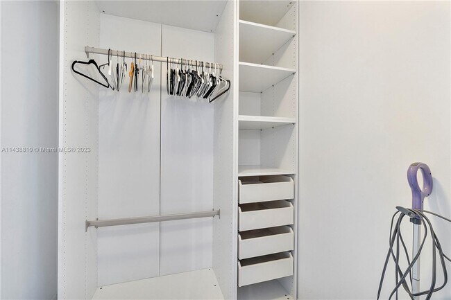 Building Photo - 6039 Collins Ave
