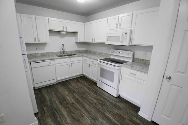 Kitchen and Pantry - Cedar Glen South