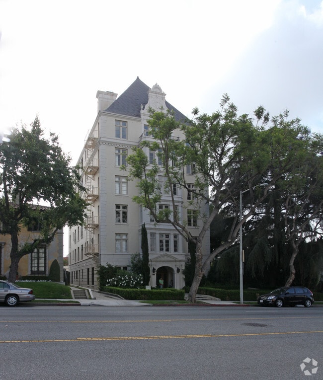 Building Photo - The Savoy Plaza