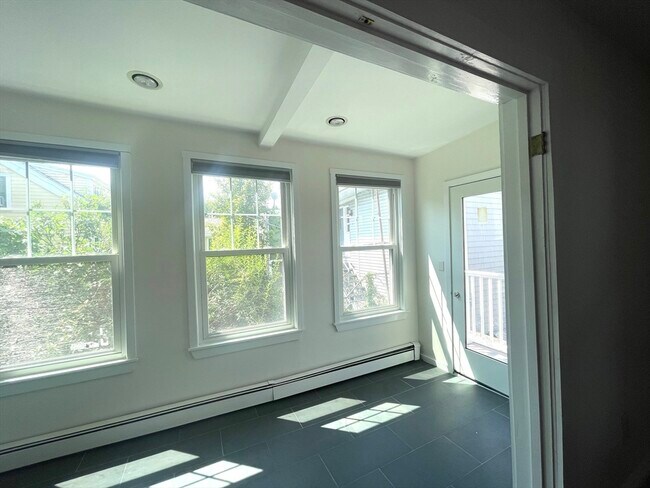 Building Photo - 106 Otis St