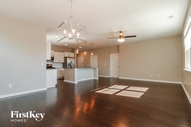 Foto del edificio - 315 Celestial Blvd