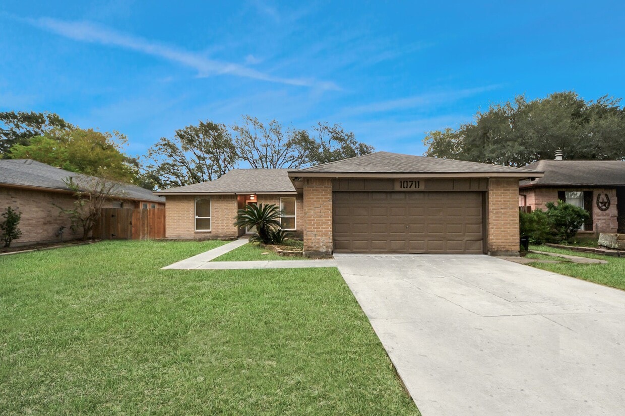 Foto principal - 10711 Forest Leaf Dr