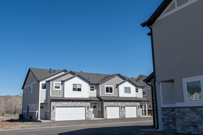 Building Photo - 396 N 100 W