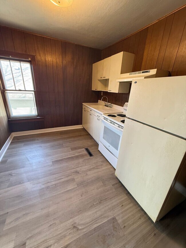 Foto del edificio - 623 W Main St