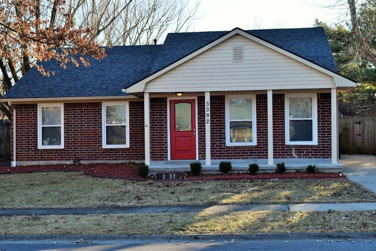 Primary Photo - 3392 Colonnade Dr