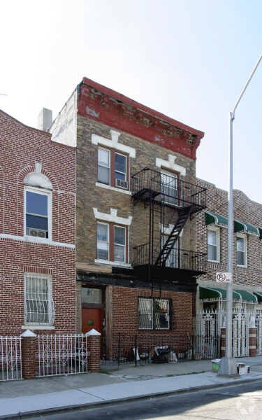 Primary Photo - 2250 Pacific St