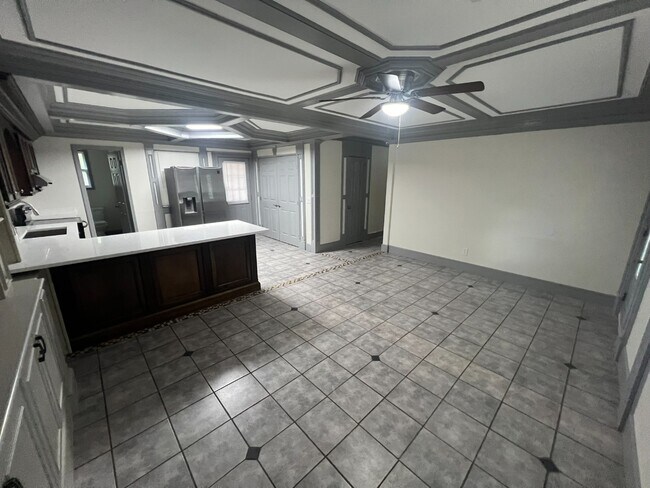 Foto del edificio - Charming 3-Bed Garden Home in Serene Neigh...