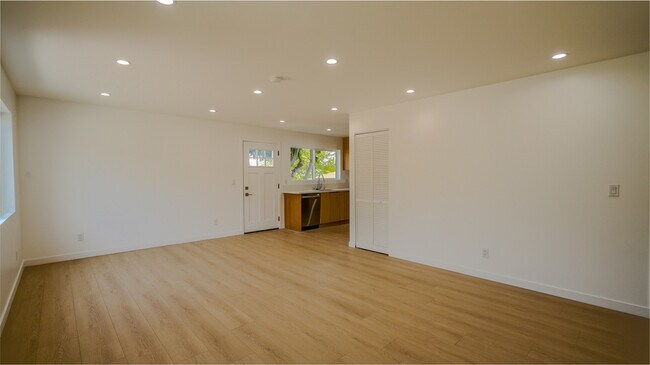 Foto del edificio - 130 W 59th Pl