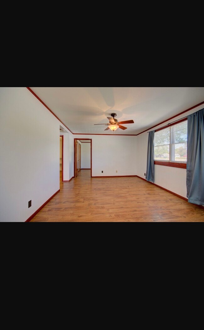 Building Photo - 1112 N Joliet St