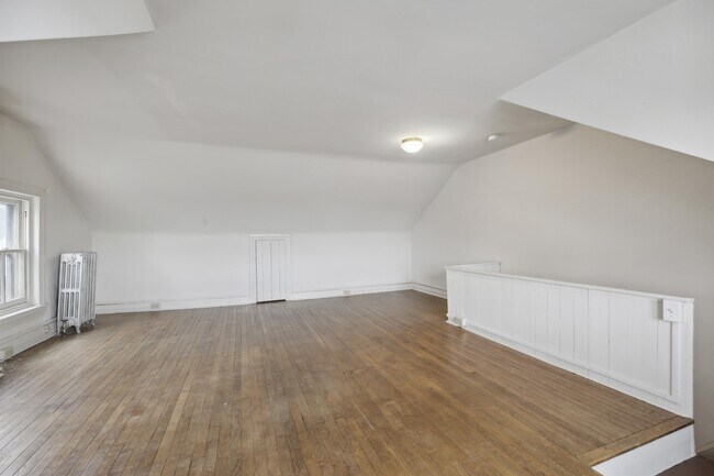 Building Photo - 42 E 5th St