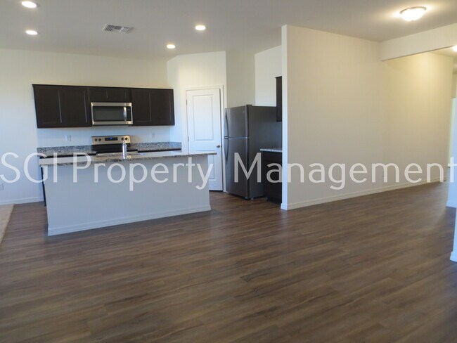 Building Photo - Beautiful 3 Bedroom, 2 Bathroom Home