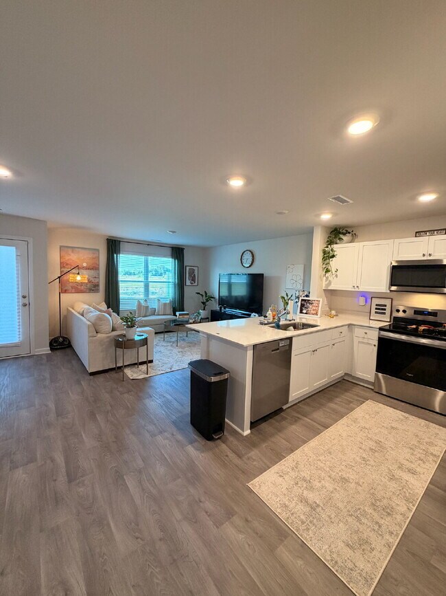 Foto del edificio - Modern 3 BR | 2.5 BA Townhome in Goldsboro *Newly Developed Seymour Village*