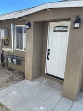 Building Photo - 922 N Cherry St