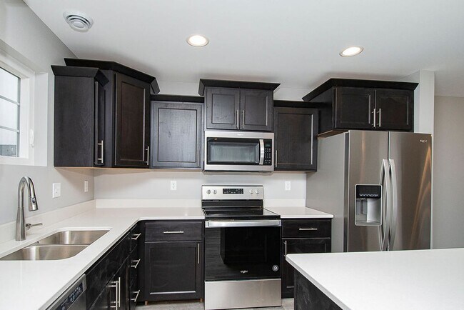 Foto del edificio - Charming Townhome in South Bismarck – Move-In Ready!