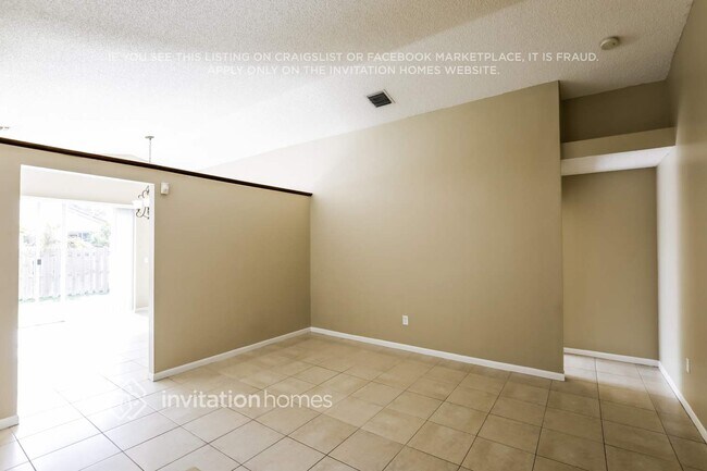 Building Photo - 6639 Columbia Ave