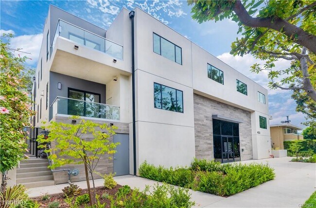 Building Photo - 2 br, 2.5 bath Condo - 4322 Gentry Ave # 203