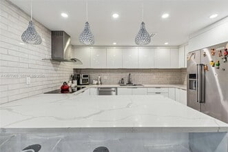 Building Photo - 121 Crandon Blvd