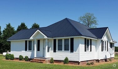 Building Photo - 8018 Red Hill Rd