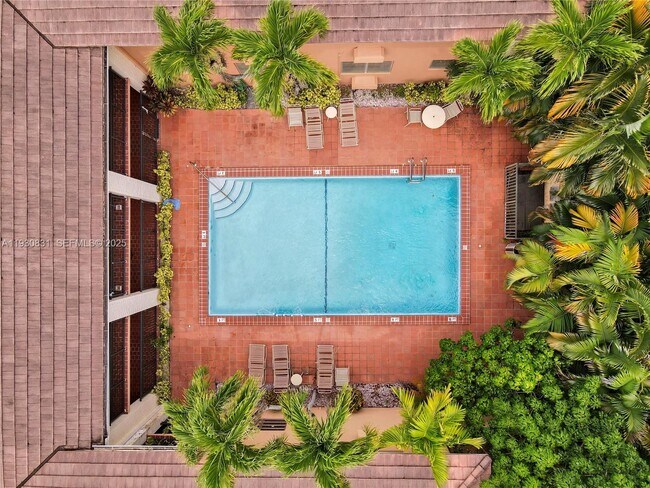 Foto del edificio - 218 Santillane Ave