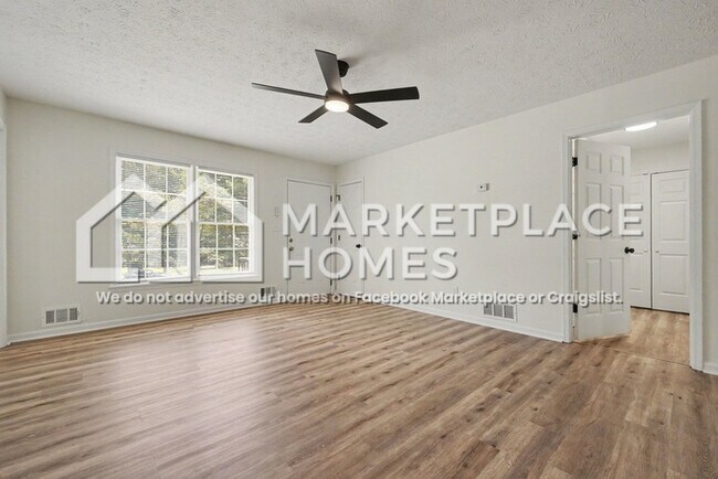 Building Photo - 1025 Walker Pl Dr