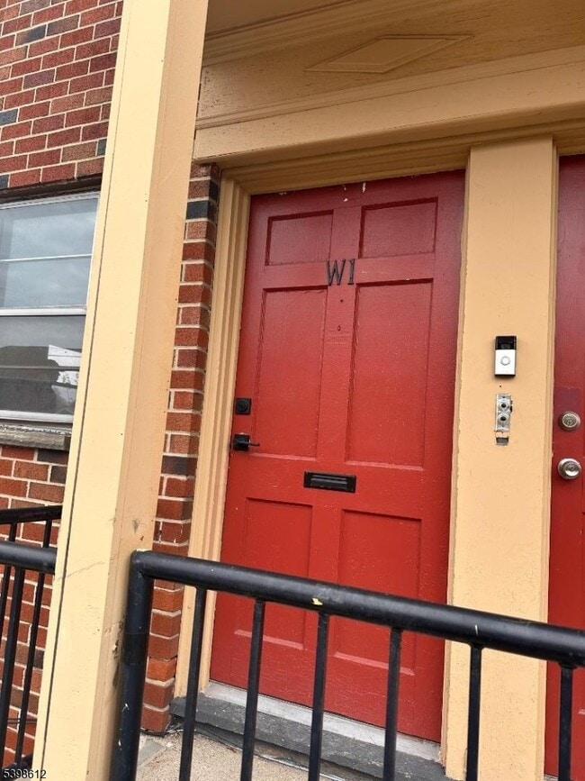 Building Photo - 916 Stuyvesant Ave.