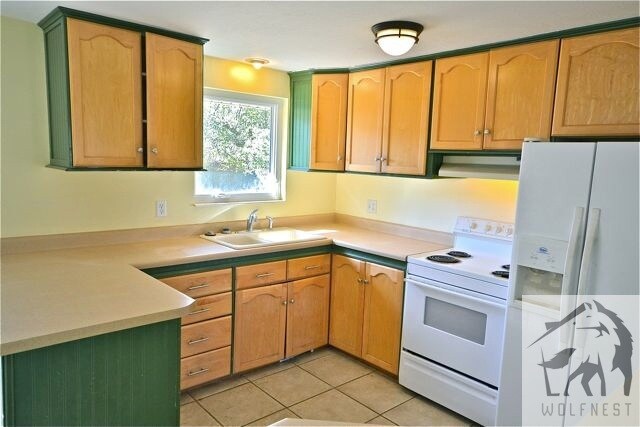 Building Photo - Fantastic 2 Bedroom Upstairs Home!