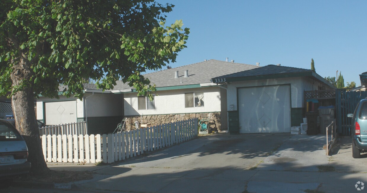 Building Photo - 3333-3337 Locke Dr