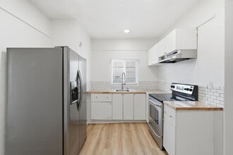 Building Photo - 325 N 15th St