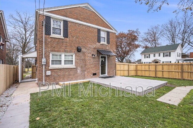 Building Photo - 318 E Angela Blvd