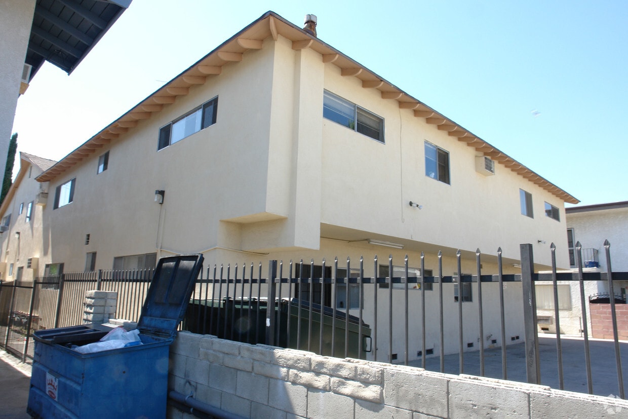 Building Photo - 7516 Canby Ave