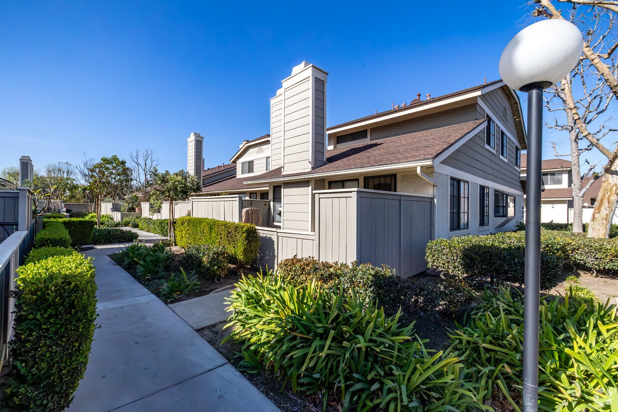 Primary Photo - 1700 W Cerritos Ave