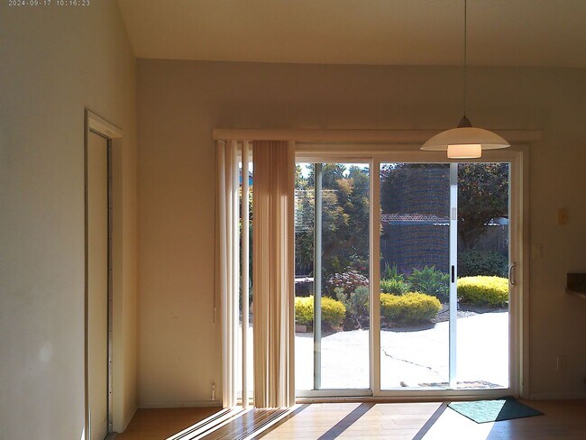 Building Photo - Sunset Terrace 3 bedroom, 2 bath house, 2 car garage in Los Osos