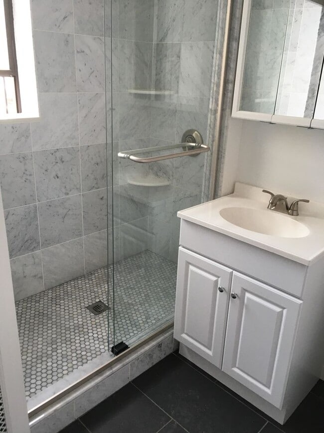 Building Photo - Central fenway Location, Recently Renovate...