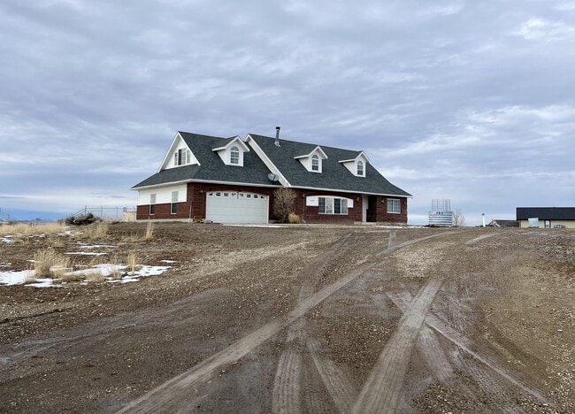 Building Photo - 395 Blakeland Dr