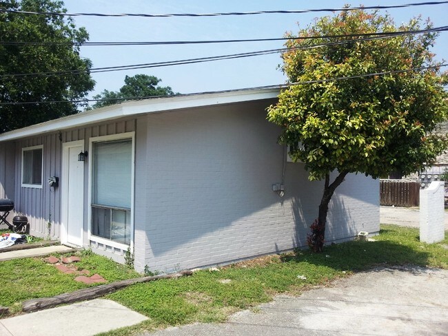 Building Photo - 1243 N LBJ Dr