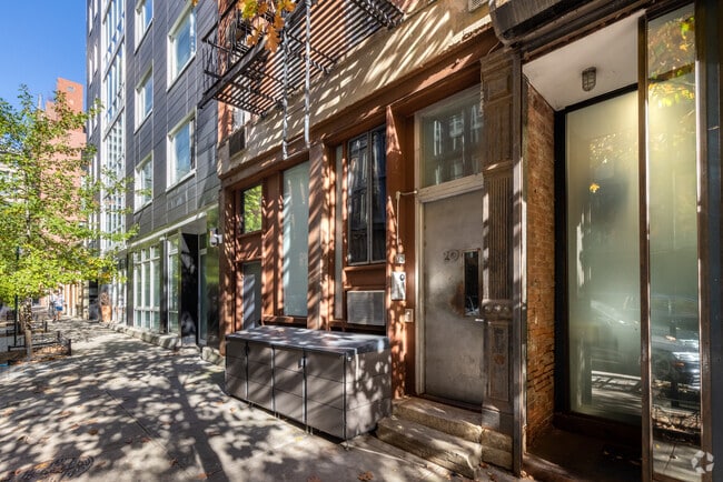 Entrance - 20 Renwick St