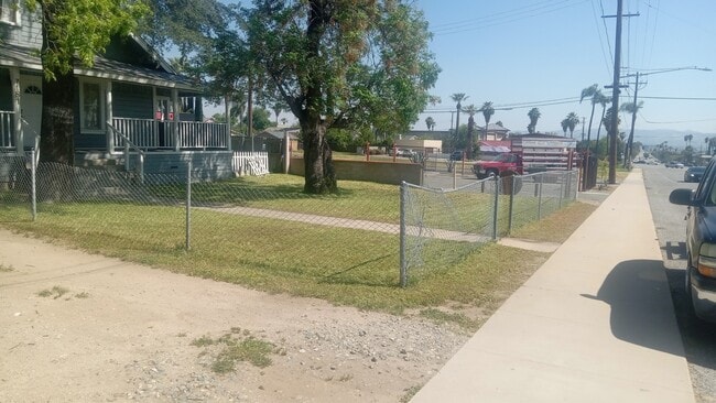 Building Photo - 7181 Palm Ave