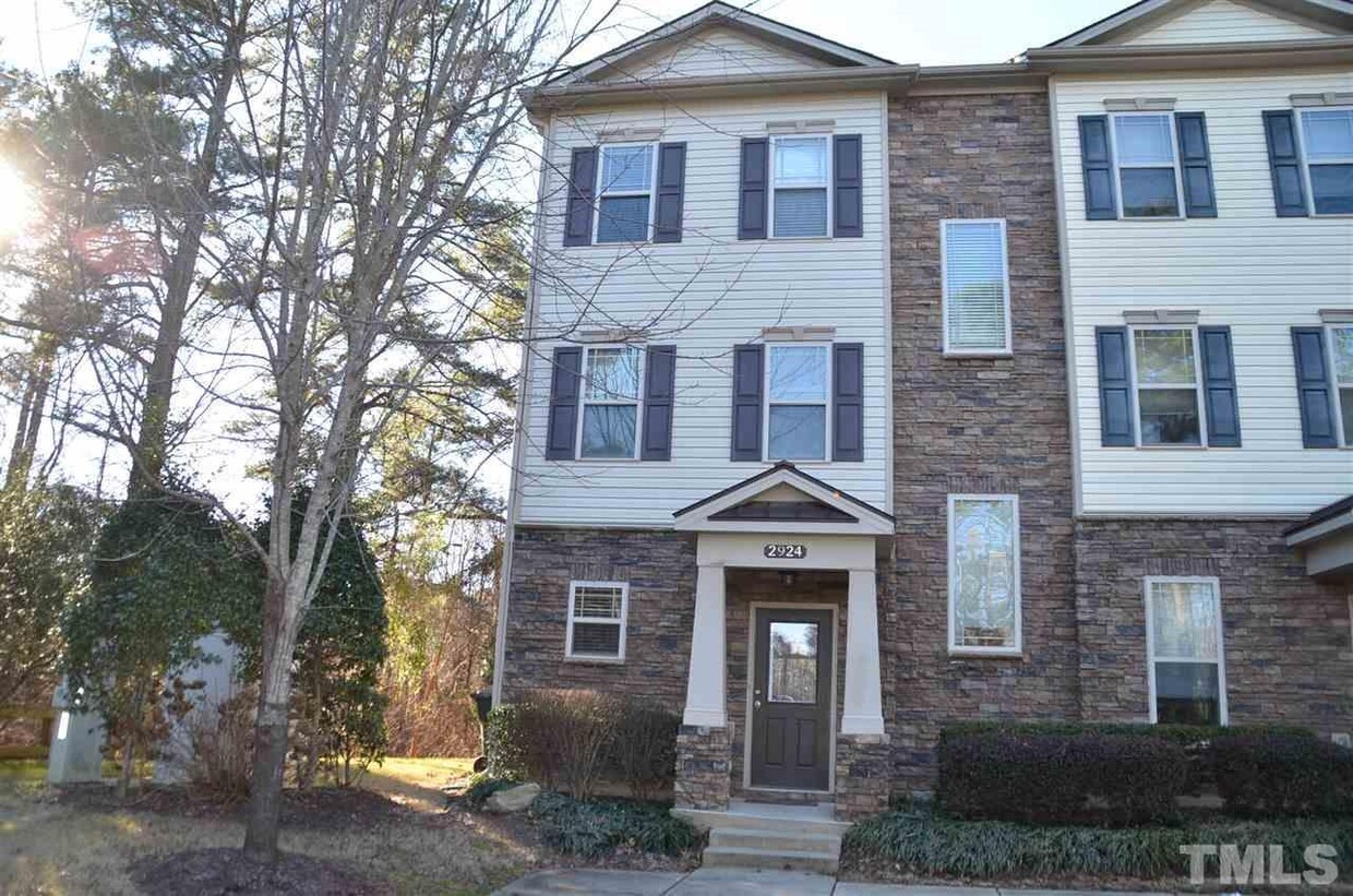 Corner 3bd/2.5 bath townhouse - 2924 New Hill Park Rd