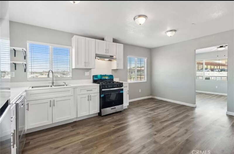 Foto principal - 211 W Buena Vista St