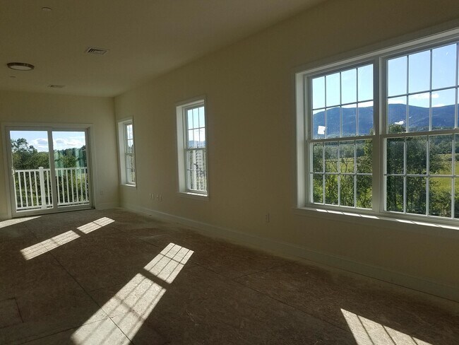 Foto del edificio - 38 Alpine Place Dr