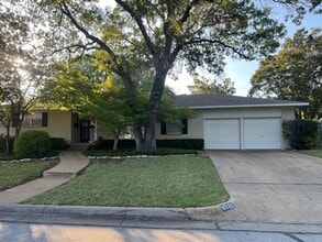 Building Photo - 4536 Cloudview Rd