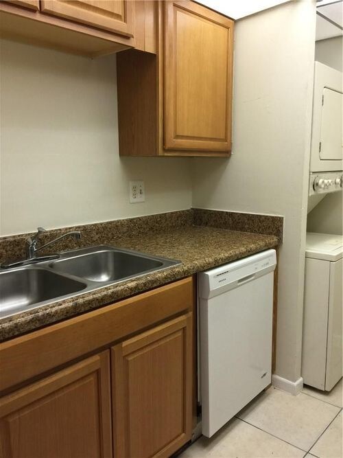 Foto del edificio - 10035 Twin Lakes Dr