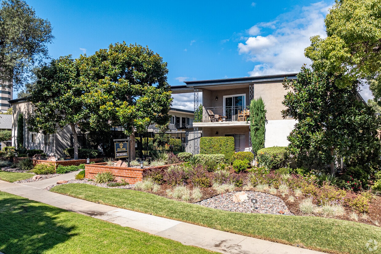 Primary Photo - Magnolia Apartments