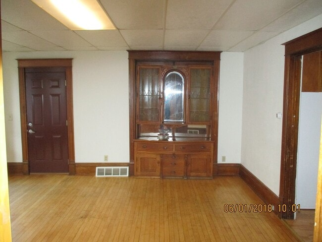 living room - 514 9th St N