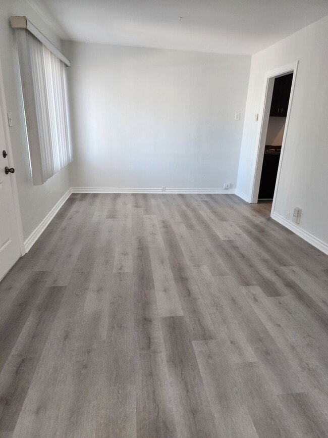 Building Photo - 4475