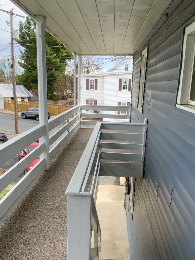 Foto del edificio - 146 N Cedar St